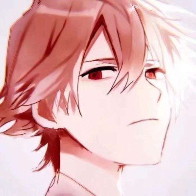 小学生为绿化带石墩贴上反光条